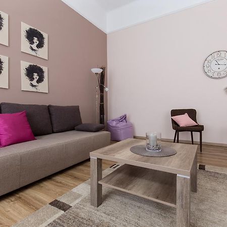 Bpm: Dob70 Classic Apartment In Downtown Budapest Room photo