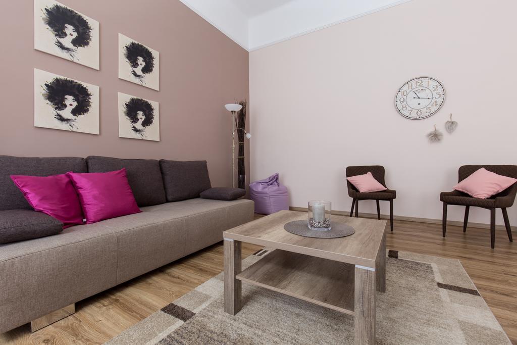Bpm: Dob70 Classic Apartment In Downtown Budapest Room photo