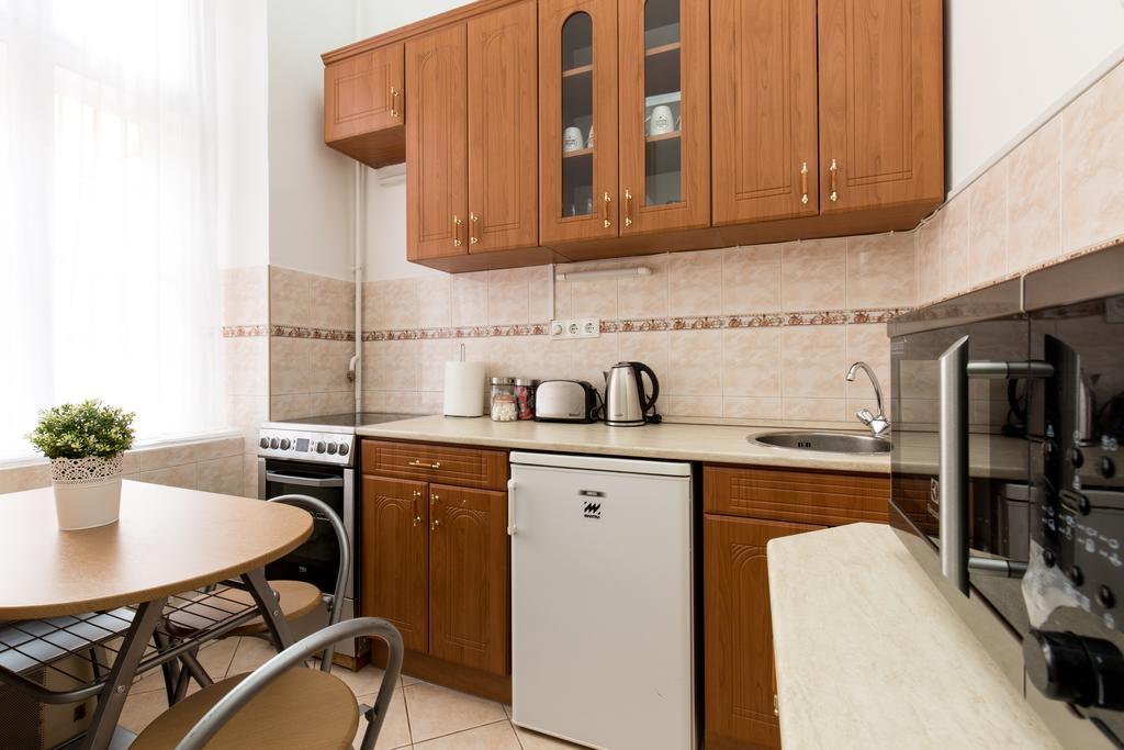 Bpm: Dob70 Classic Apartment In Downtown Budapest Room photo